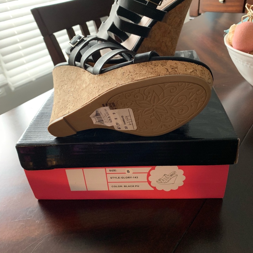 Black wedges